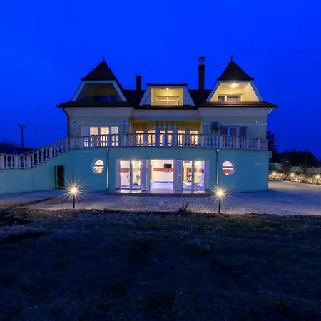 Elite Boutique Villa Oerkeny-2